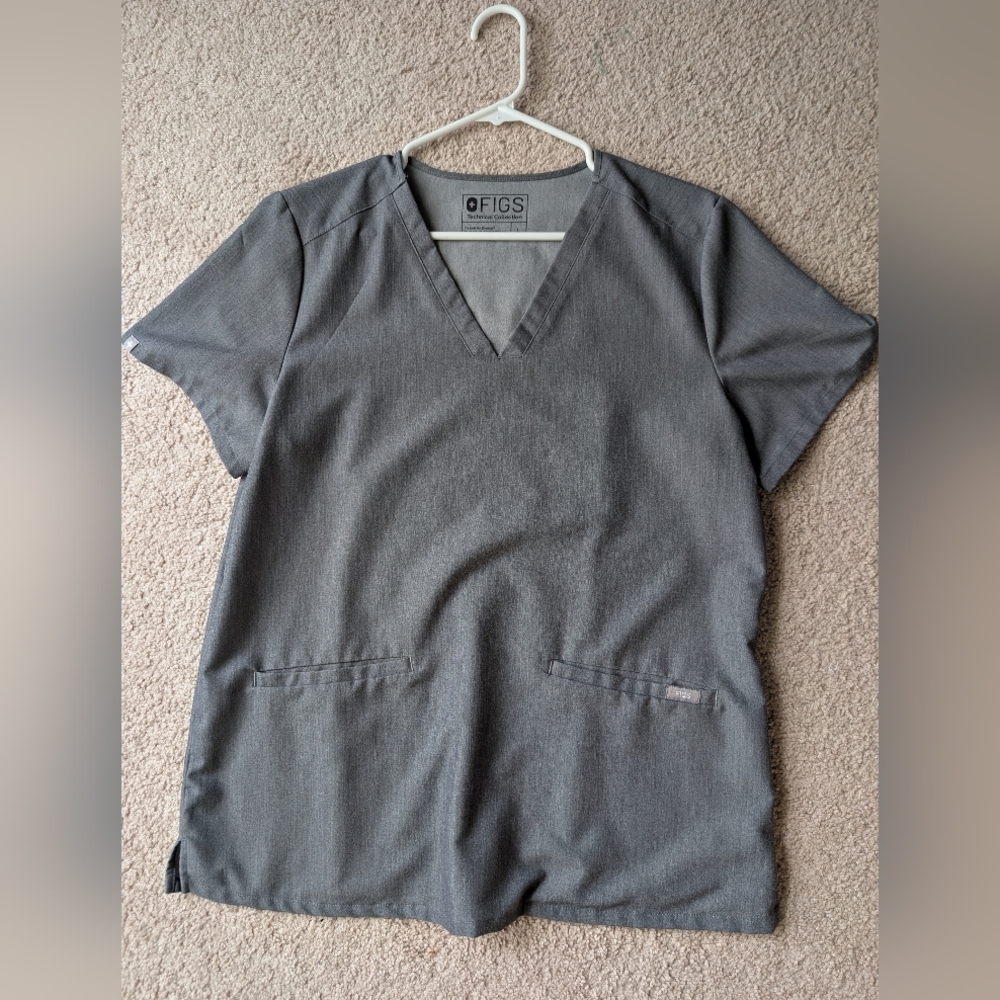 FIGS Women's Casma Three Pocket Scrub Top
